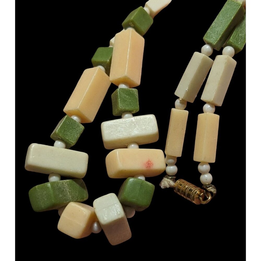 Vintage 1920s Celluloid/Bakelite Green Beaded Necklace - Picture 5 of 12